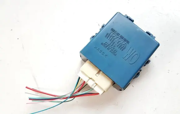 Toyota Prius+ (ZVW40) Door central lock control unit/module 8597047030 0515004290