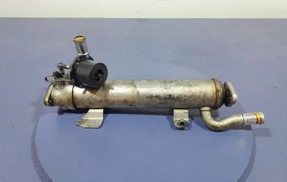 Volkswagen PASSAT B6 EGR valve cooler 03L131512B