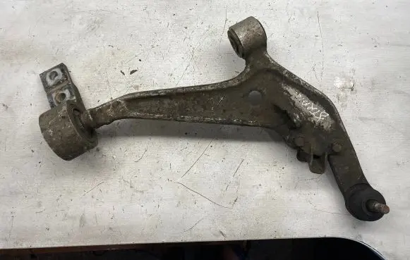 Nissan X-Trail T30 Front lower control arm/wishbone