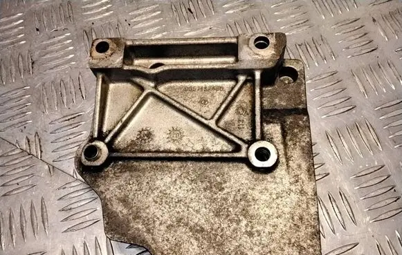 Citroen C4 I A/C compressor mount bracket 9657137480