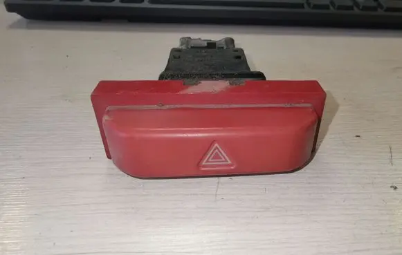 Nissan X-Trail T30 Hazard light switch