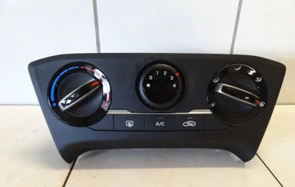 Hyundai i20 (GB IB) Climate control unit 97250-C8110