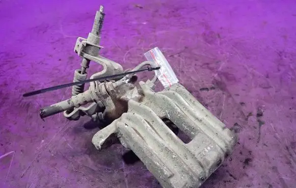 Volkswagen Golf IV Rear brake caliper