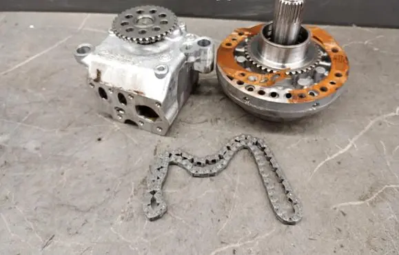 Mercedes-Benz A W169 Oil pump lh2113016a