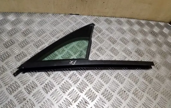 Volkswagen Touareg II Front door vent window glass four-door 7P0845114D