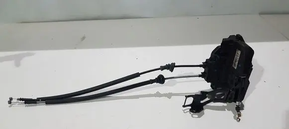 Hyundai Santa Fe Front door lock 813202B030