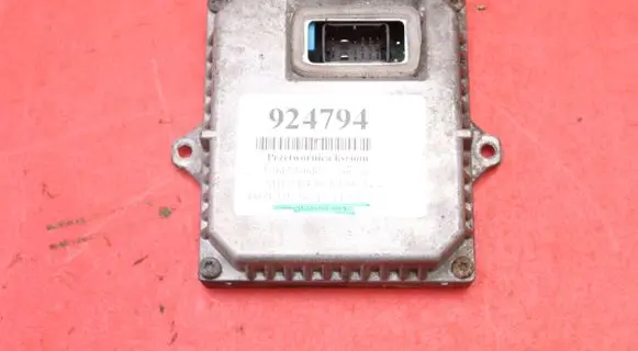 Ford Mondeo Mk III Voltage converter/converter module 1307329064
