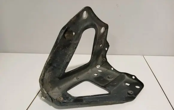 Audi A6 S6 C6 4F Fender mounting bracket 4F0821135B L908S10