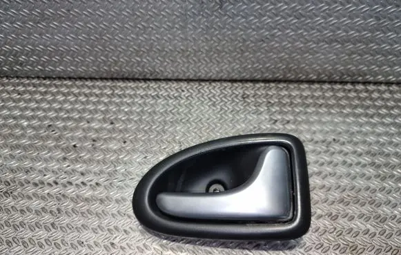 Opel Vivaro Front door interior handle 8200028995
