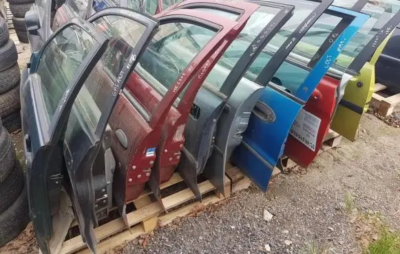 Mitsubishi Colt Front door