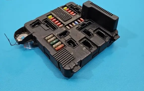 Renault Megane II Central body control module 8200306033A IMPRK1544054