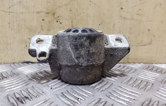 Audi Q5 SQ5 Front shock absorber mounting bracket 8K0513353E