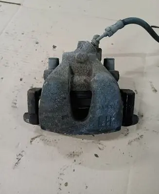 Ford Grand C-MAX Front brake caliper 813