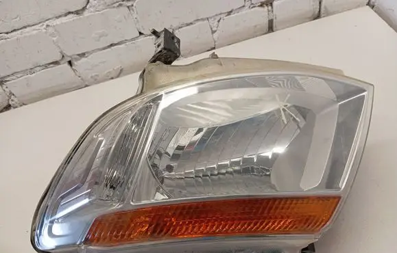 Ford Ranger Headlight/headlamp 929655T00A