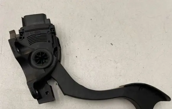 Ford Mondeo MK IV Accelerator throttle pedal 6G929F836RD C95YE01 6PV01083414