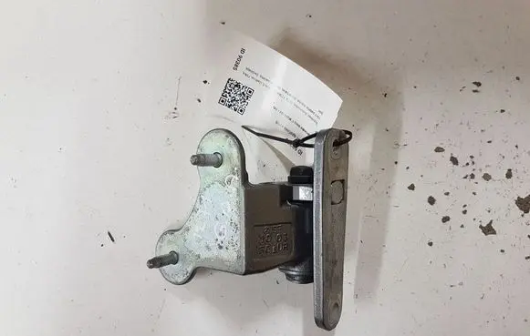 Mercedes-Benz C W204 Rear door lower hinge A047058