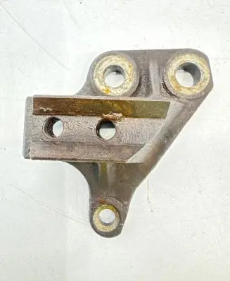 Volvo V70 Engine mounting bracket 8683931