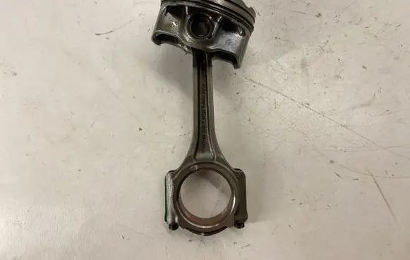 Ford Bronco Piston with connecting rod RFHX76AA RFX76AA3160B