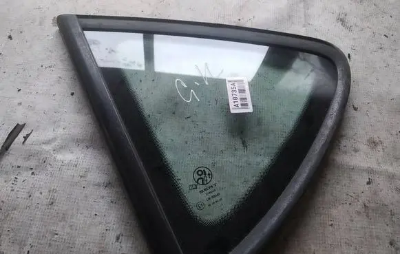 Rear side window