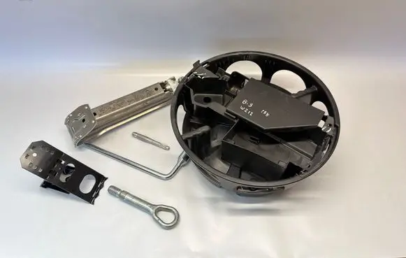 Mercedes-Benz E W212 Tool box A2048980007 A2215830415