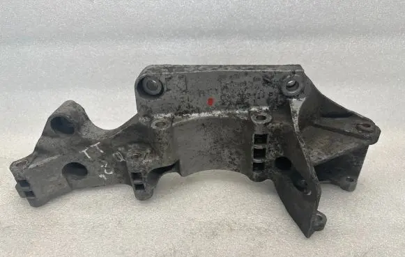 Audi TT Mk1 Engine mounting bracket 06A903143P