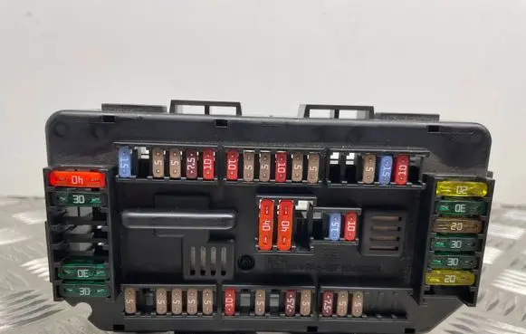 BMW 1 F20 F21 Fuse module 9337879