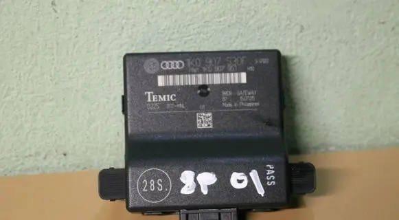 Audi A3 S3 8P Gateway control module 1K0907530F