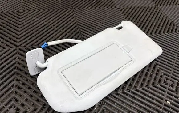 Peugeot 3008 II Sun visor