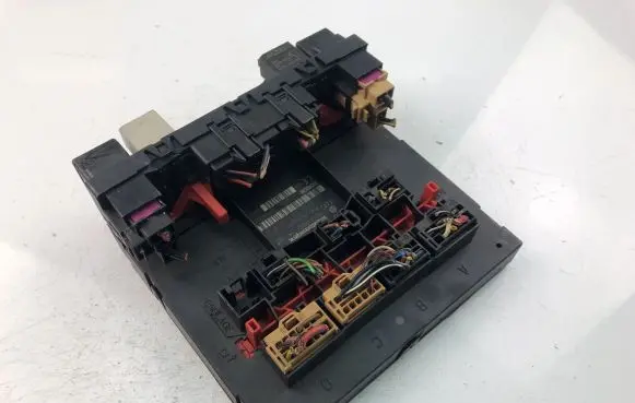 Volkswagen Jetta V Fuse box set 3C0937049D