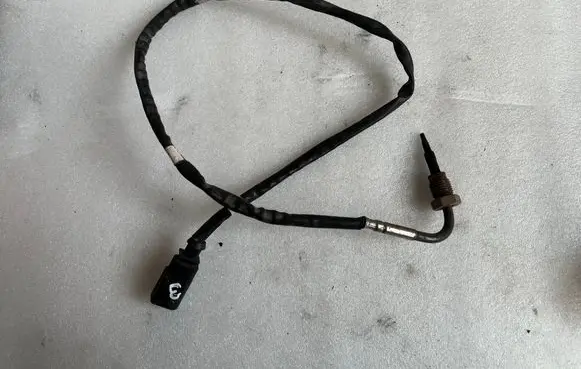 Volkswagen Golf VII Exhaust gas temperature sensor 04L906088BD