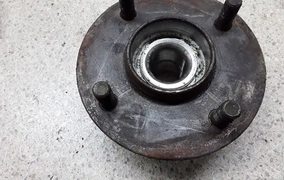 Nissan Almera N16 Rear wheel hub