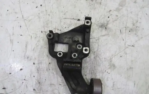 Mitsubishi Outlander Engine mounting bracket