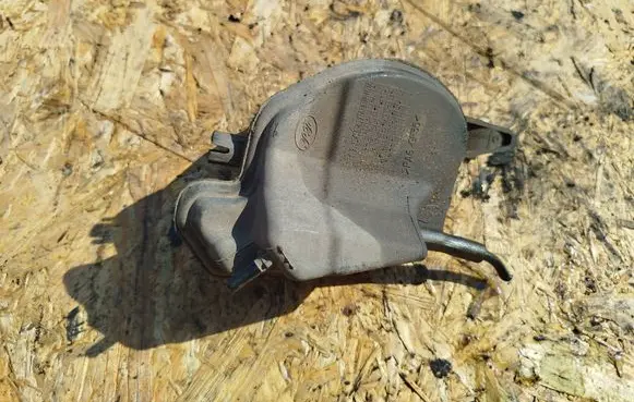 Volvo C30 Vacuum air tank 