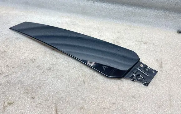 Audi Q8 Front door glass trim molding 4M8853290B 4M88553290 4M8853290