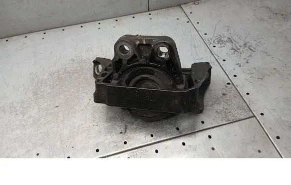 Volvo V50 Engine mounting bracket 