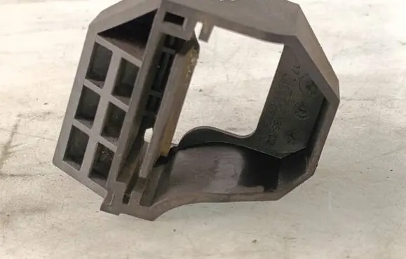 BMW 1 E81 E87 Radiator mount bracket 7807185