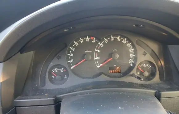 Speedometer (instrument cluster)