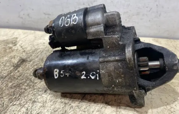 Audi A4 S4 B5 8D Starter motor 06B911023
