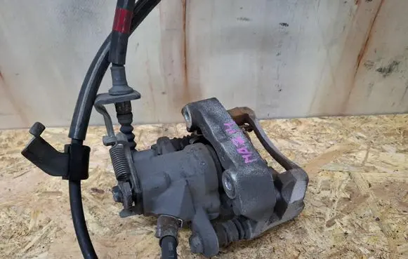 Toyota Prius (XW30) Rear brake caliper 