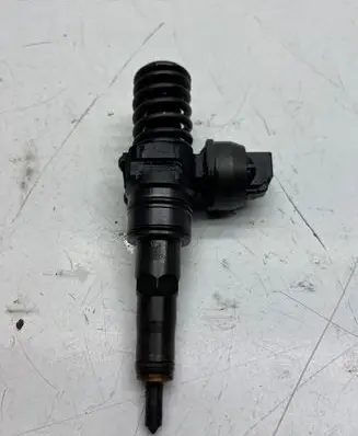 Volkswagen PASSAT B5.5 Fuel injector 038130073BA