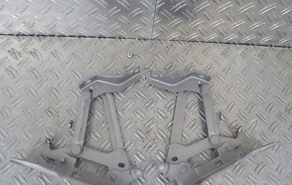 Mercedes-Benz GLK (X204) Engine bonnet/hood hinges A2048800428