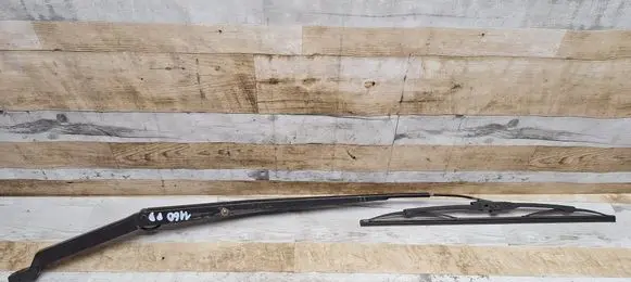 Front wiper blade arm