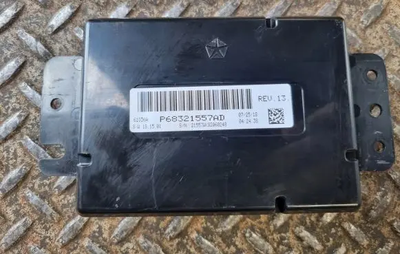 Jeep Grand Cherokee Air conditioner control unit module 68321557AD P68321557AD