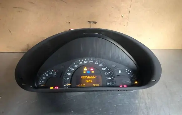 Mercedes-Benz C W203 Speedometer (instrument cluster) A2035401347