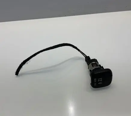 Mercedes-Benz E W211 12 V Socket (front) 0375450228 A0375450228