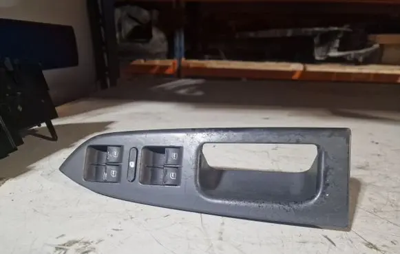 Volkswagen Touran I Electric window control switch 1T1867371F