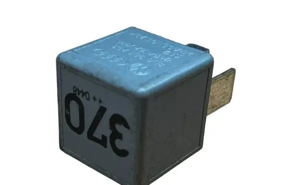 Audi A4 S4 B5 8D Other relay 8D0951253