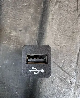 BMW 6 G32 Gran Turismo USB socket connector 74558010 84109229294 9229294