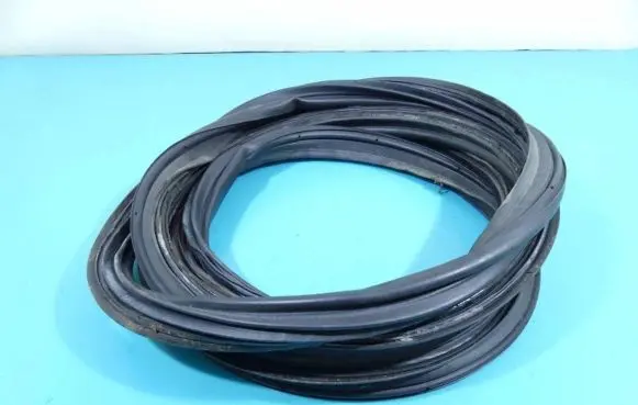 Toyota Sienna XL30 III Trunk rubber seal (body) IMPRK1258038