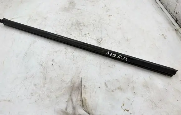 Seat Leon (1P) Rubber seal rear door window/glass 